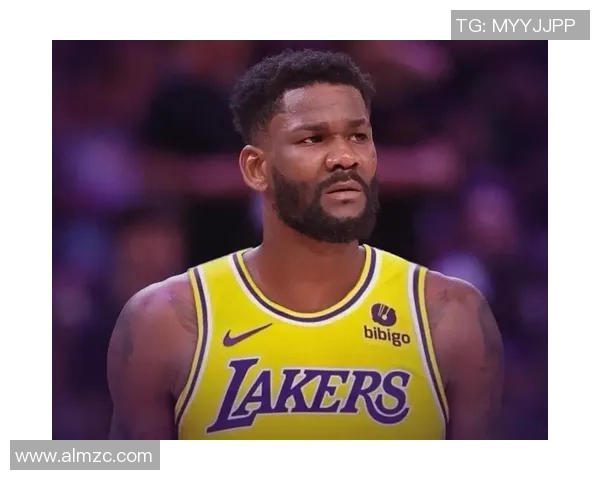 湖人这首发能看？五个人全没防守，艾顿态度消极，难怪更衣室矛盾